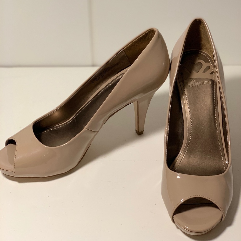 Fergalicious Open Toe Nude Patent Pumps 7 ½